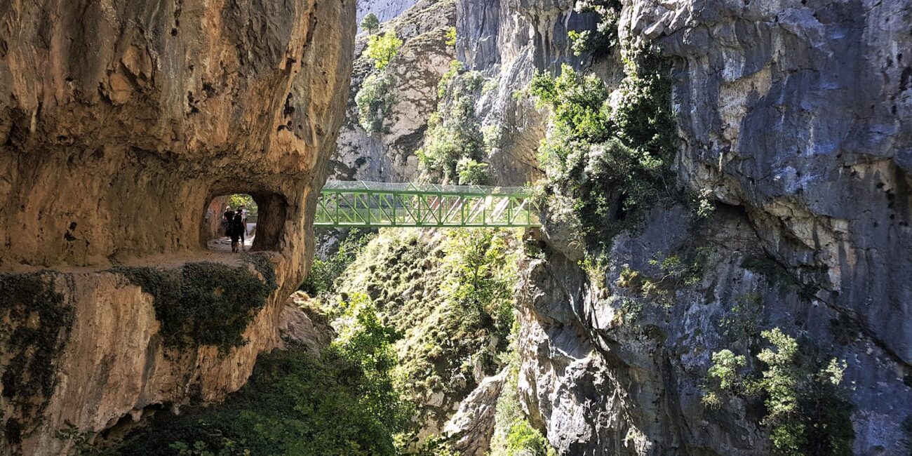 Ruta del Cares. Senderismo Ruta Cares Poncebos a Caín + Tour 4x4 Picos de Europa